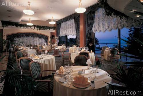 Amathus Beach Hotel 32